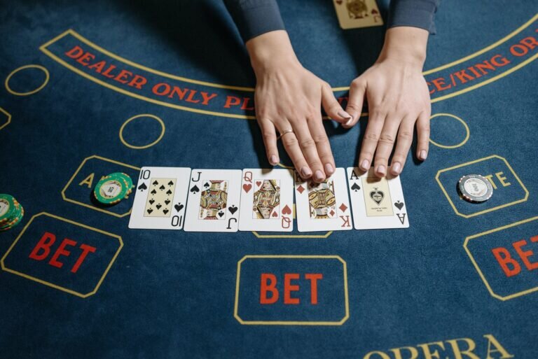 Pokerset Texas Hold'em - Opas Pokerin Pelaamiseen Ja Varusteisiin Suomessa